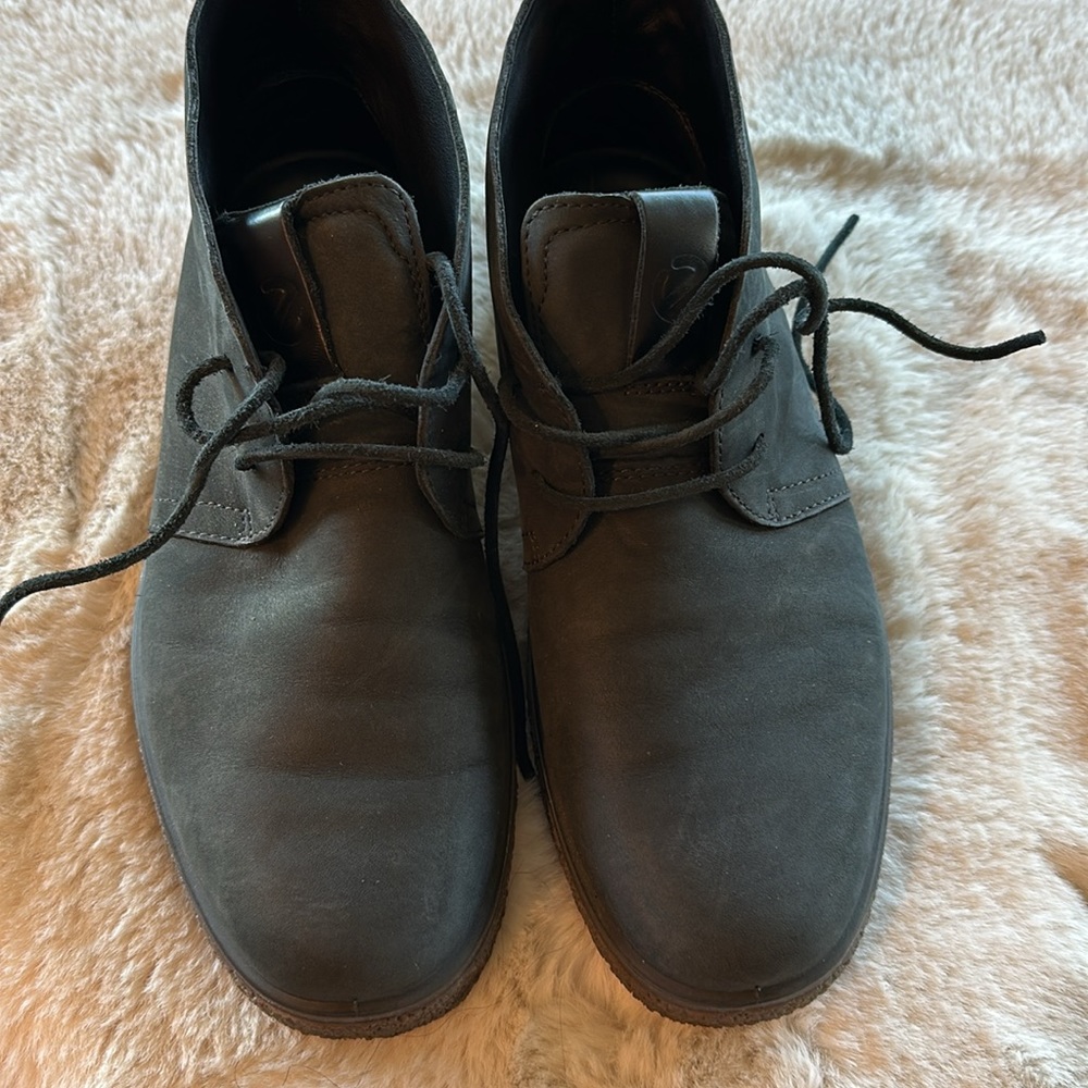 Nwob. Ecco velvet shoes